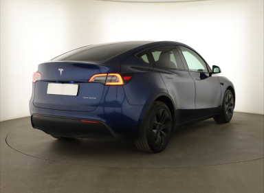 Tesla Model Y - 2025