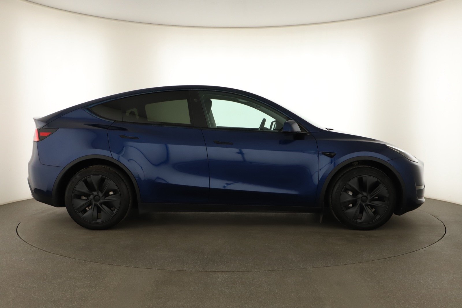 Tesla Model Y - 2025