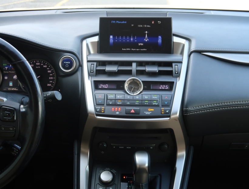 Lexus NX, 2017