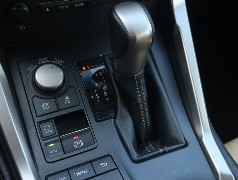 Lexus NX, 2017