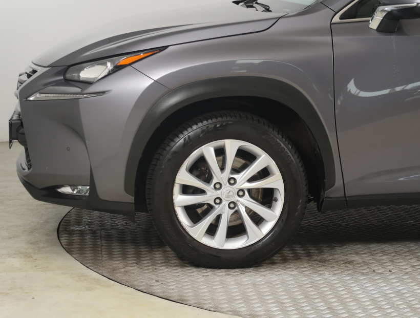 Lexus NX, 2017