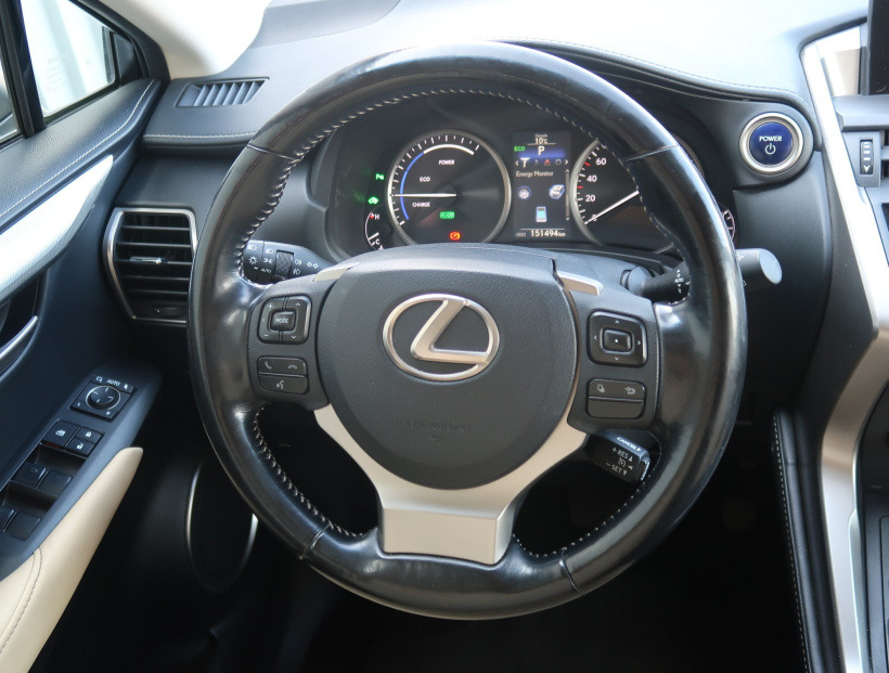 Lexus NX, 2017
