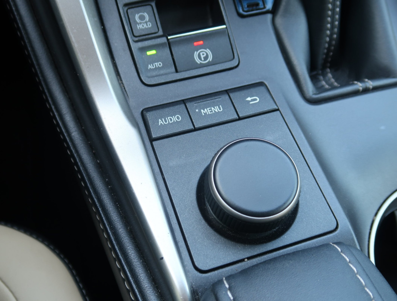 Lexus NX, 2017