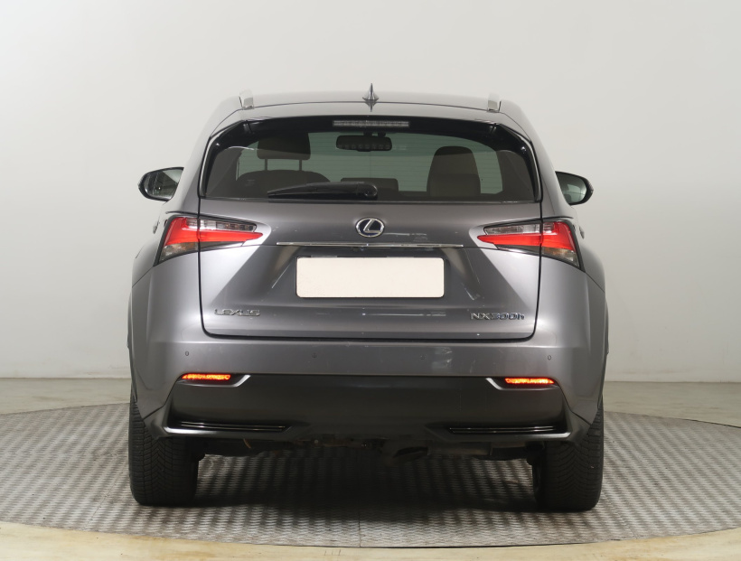 Lexus NX, 2017