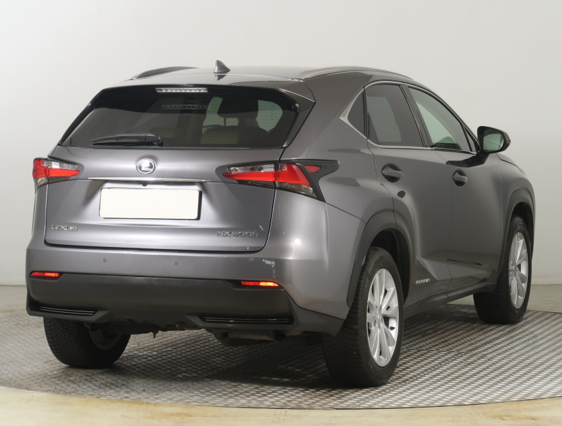 Lexus NX, 2017