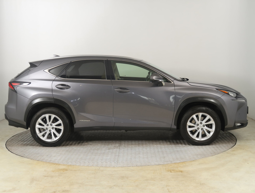 Lexus NX, 2017