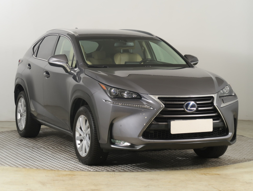 Lexus NX, 2017