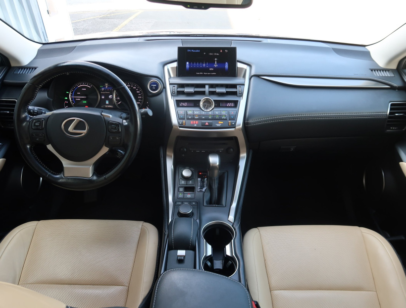 Lexus NX, 2017