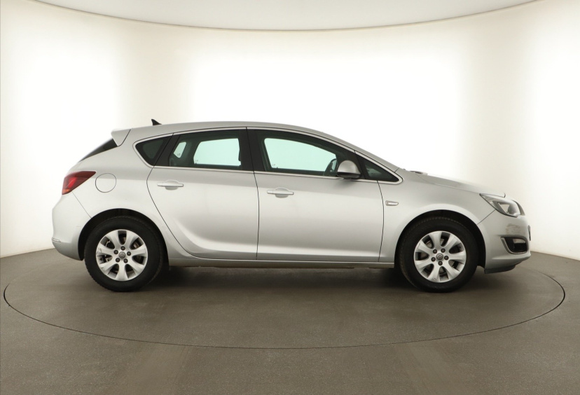 Opel Astra, 2015