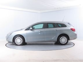 Opel Astra - 2012
