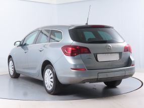 Opel Astra - 2012
