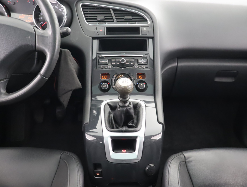 Peugeot 5008, 2012