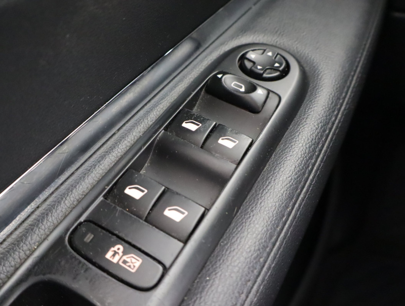 Peugeot 5008, 2012