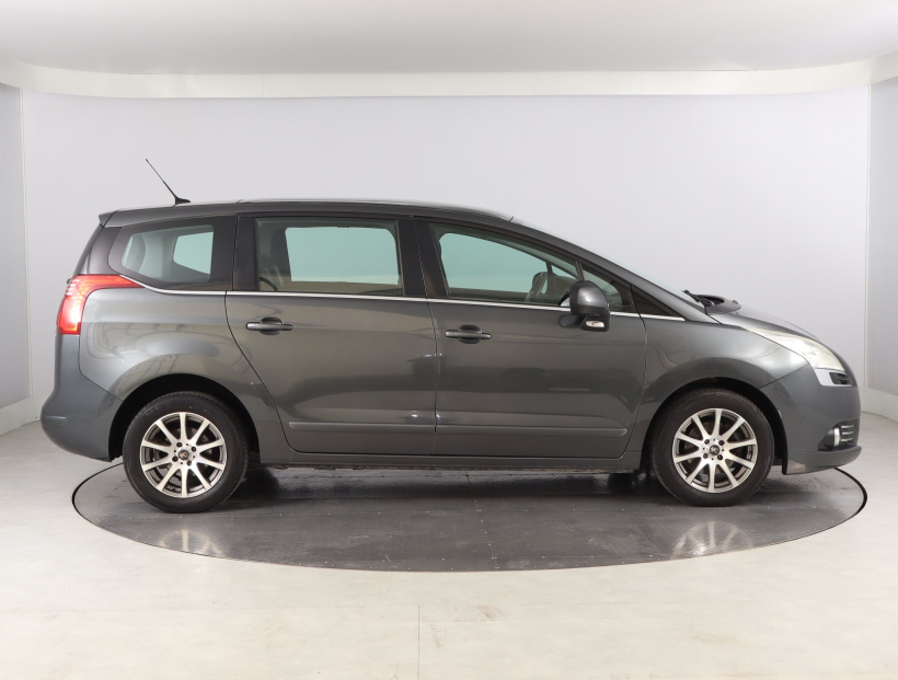 Peugeot 5008, 2012