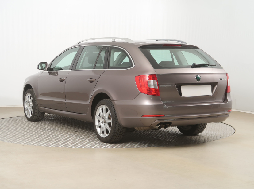 Škoda Superb, 2010