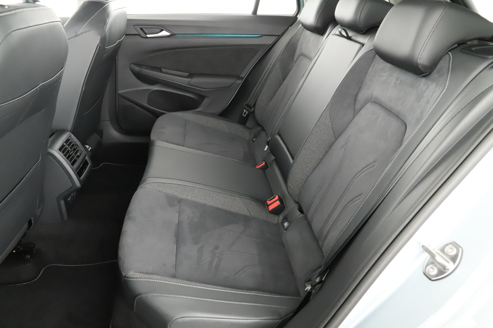 Volkswagen Golf - 2025