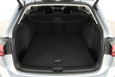 Volkswagen Golf - 2025
