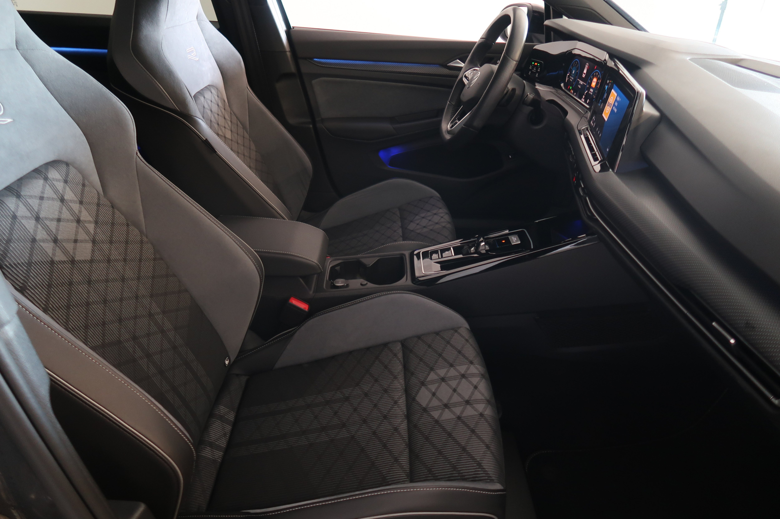 Volkswagen Golf - 2023