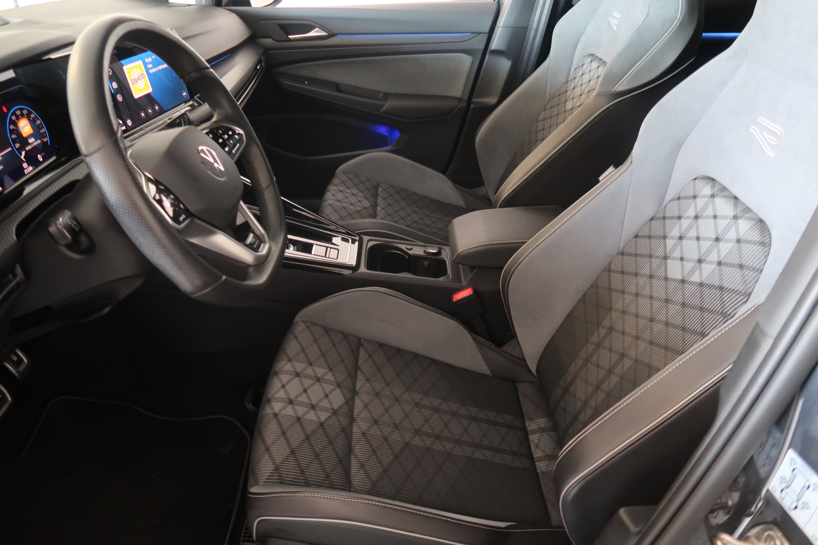 Volkswagen Golf - 2023