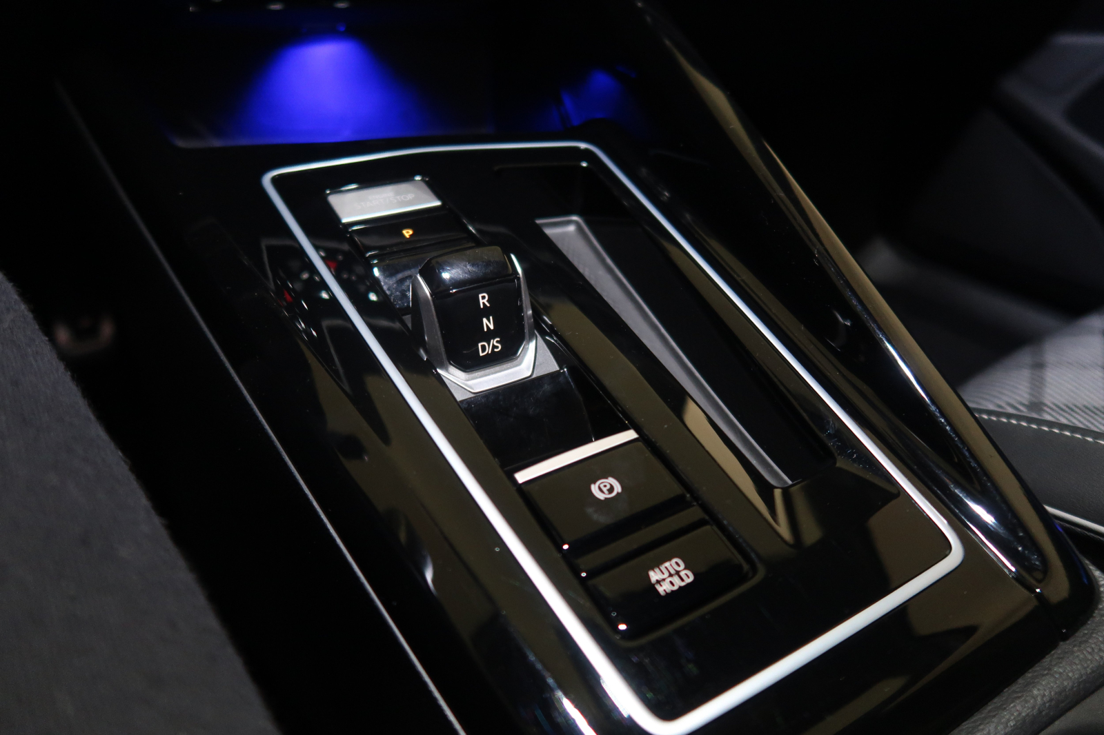 Volkswagen Golf - 2023