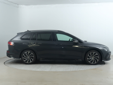 Volkswagen Golf - 2023