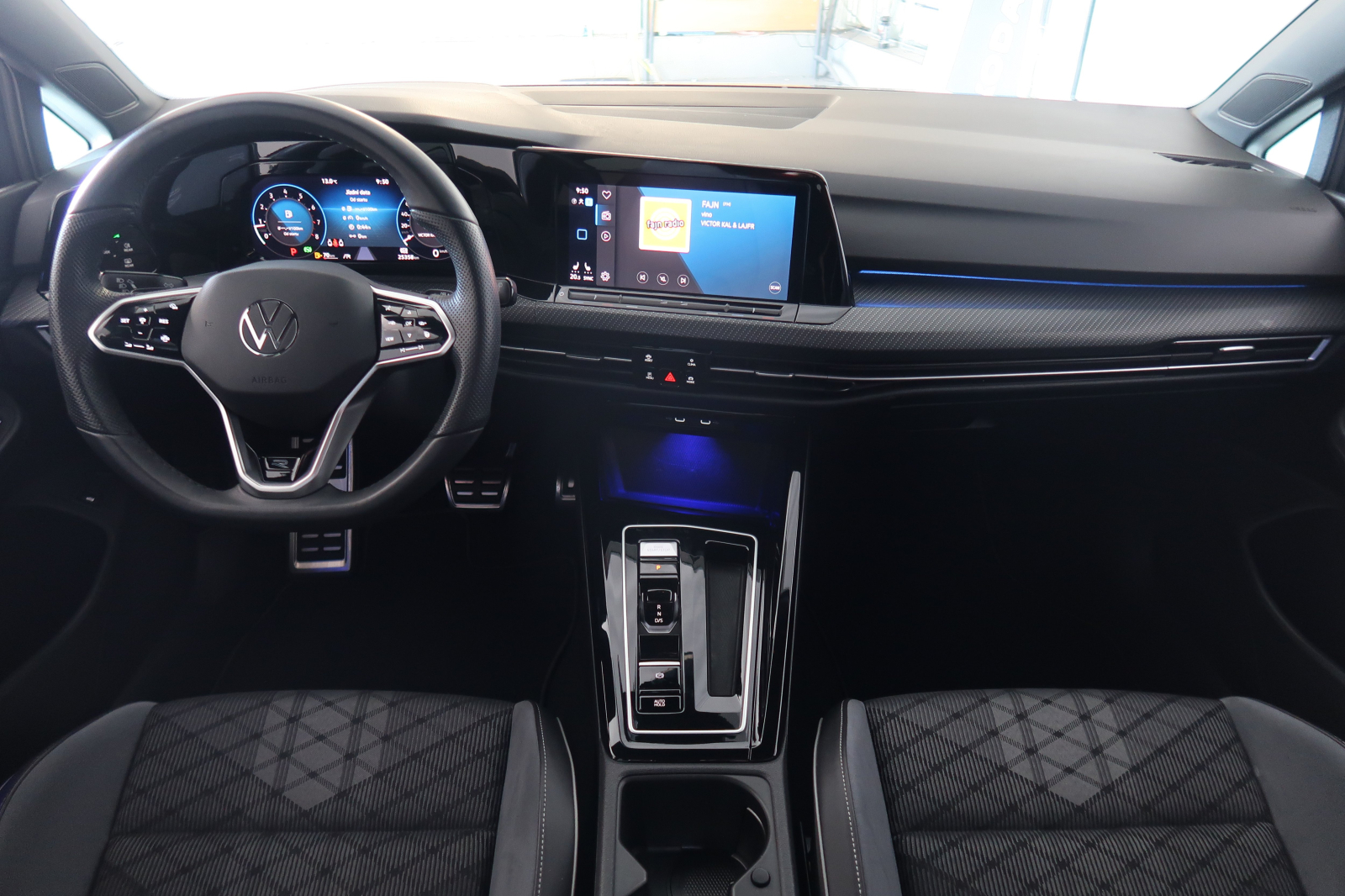 Volkswagen Golf - 2023