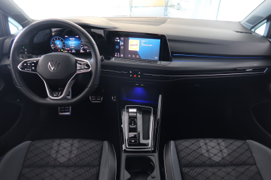 Volkswagen Golf - 2023