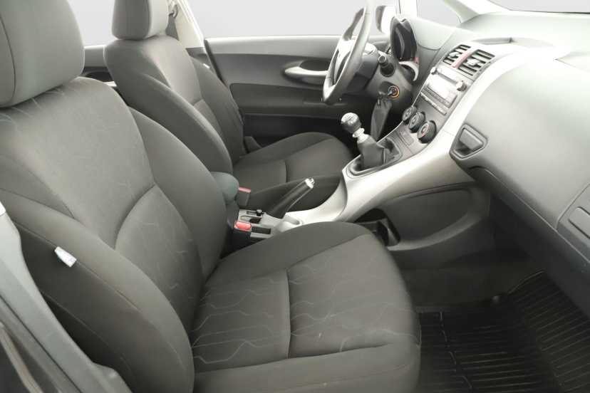 Toyota Auris, 2011