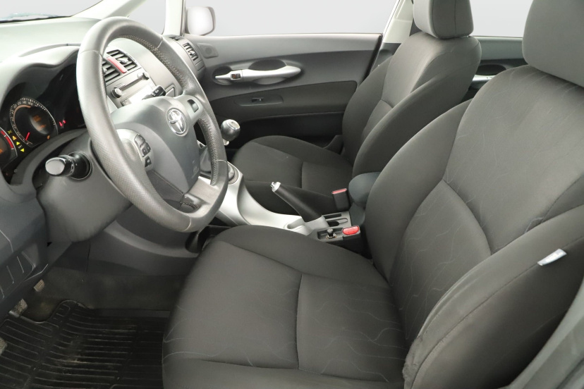Toyota Auris, 2011
