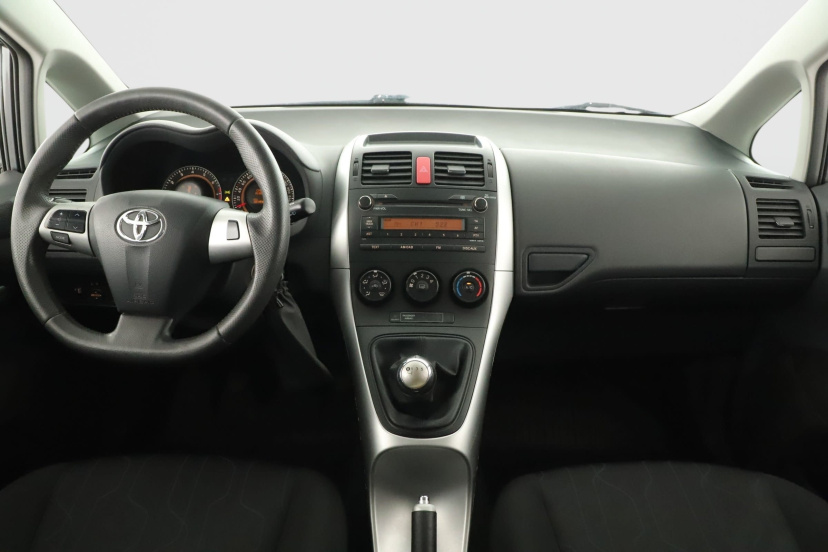 Toyota Auris, 2011