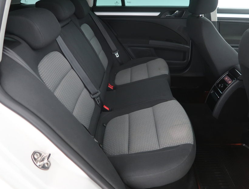 Škoda Superb, 2011