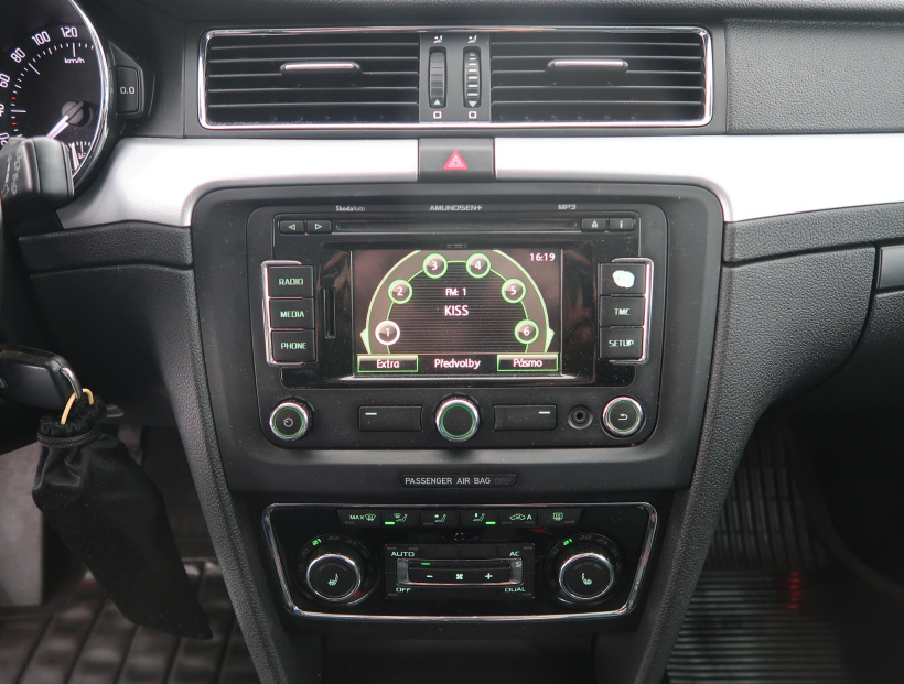 Škoda Superb, 2011