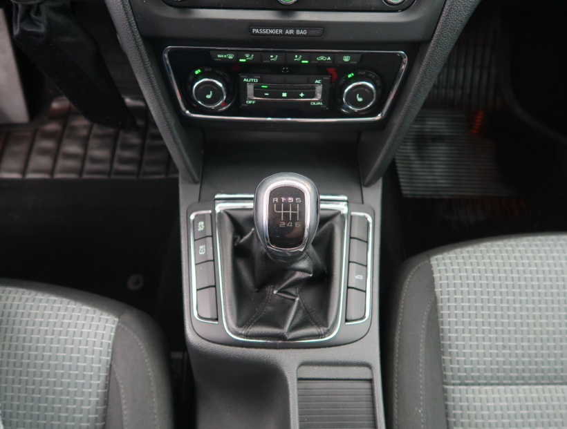 Škoda Superb, 2011