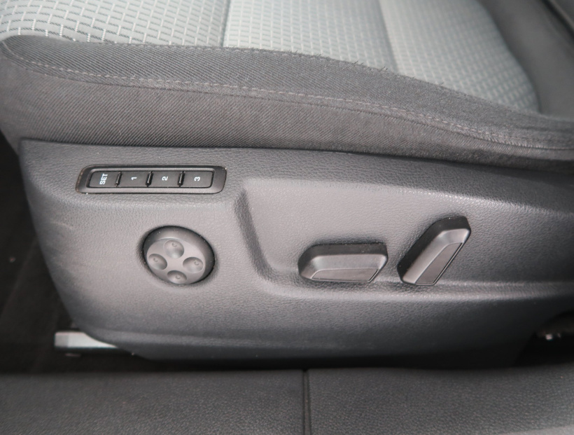 Škoda Superb, 2011