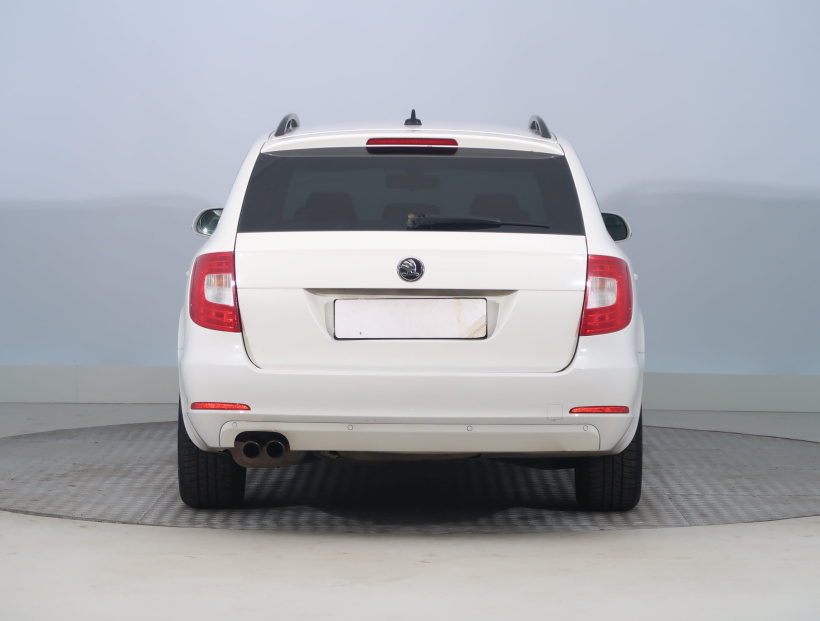 Škoda Superb, 2011