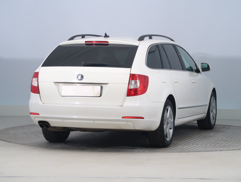 Škoda Superb, 2011