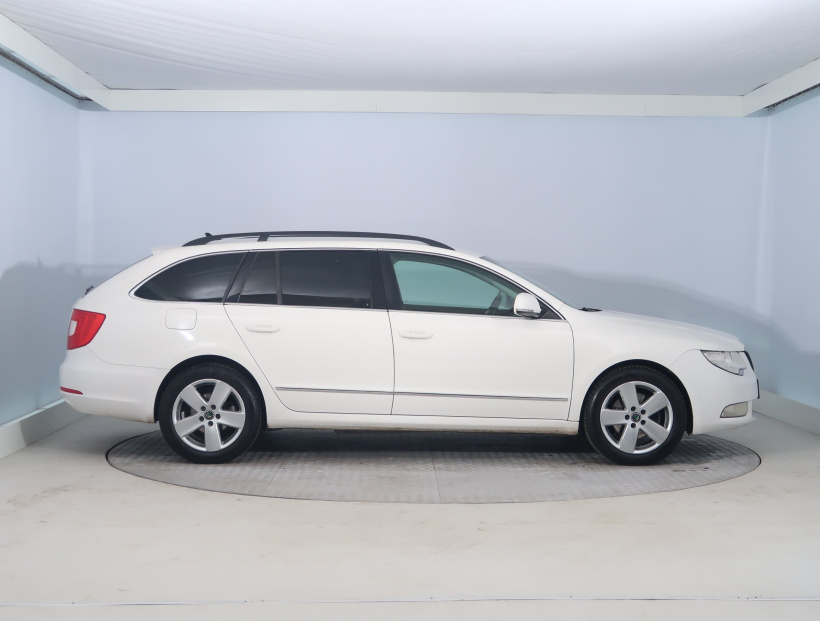Škoda Superb, 2011