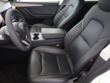 Tesla Model Y - 2024