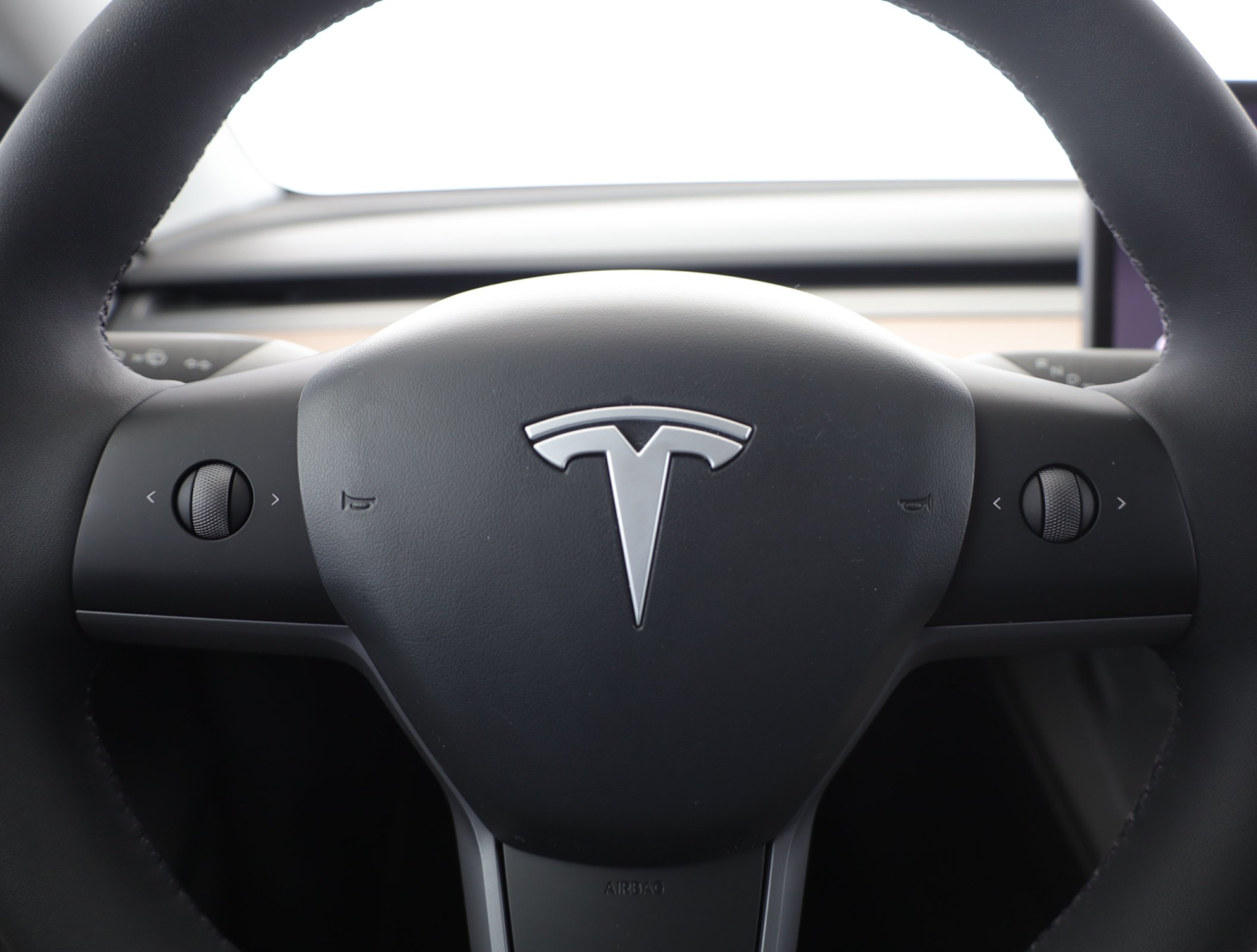 Tesla Model Y - 2024