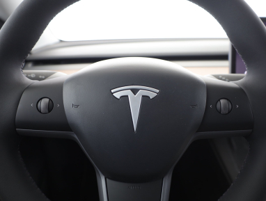 Tesla Model Y - 2024