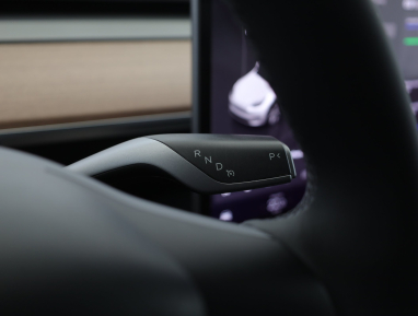 Tesla Model Y - 2024