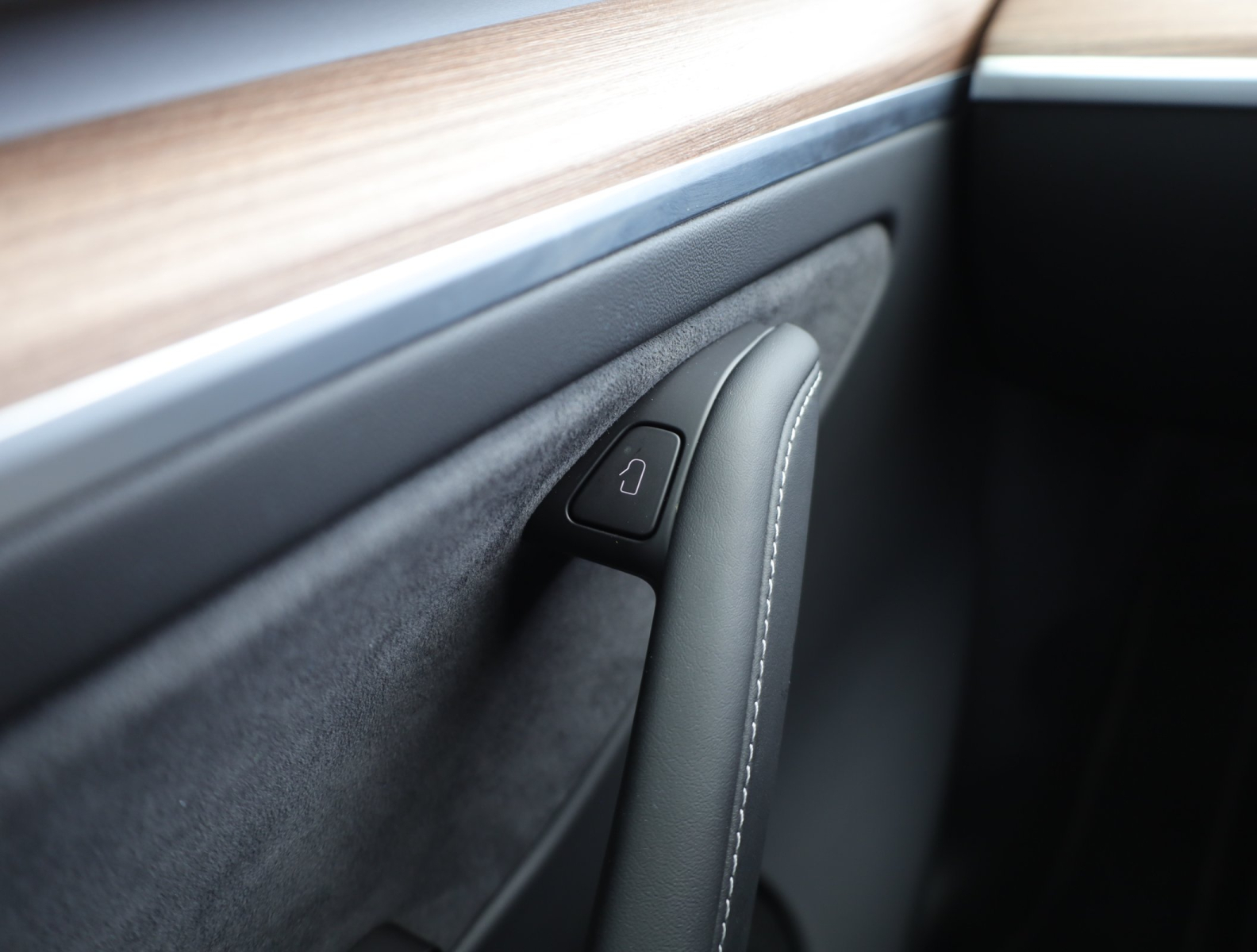 Tesla Model Y - 2024