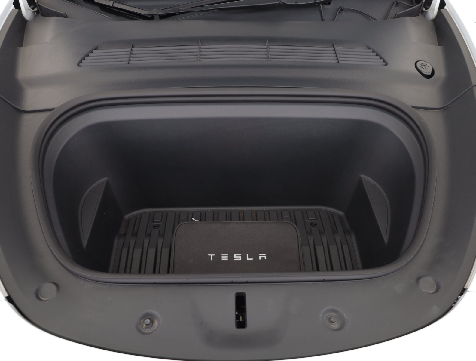 Tesla Model Y - 2024