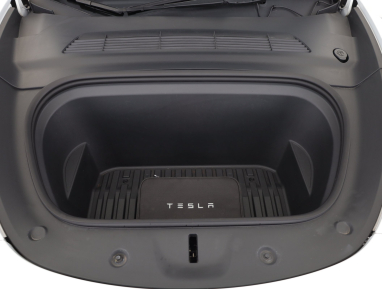 Tesla Model Y - 2024