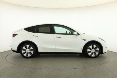 Tesla Model Y - 2024