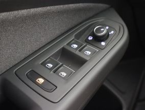 Volkswagen Golf - 2025