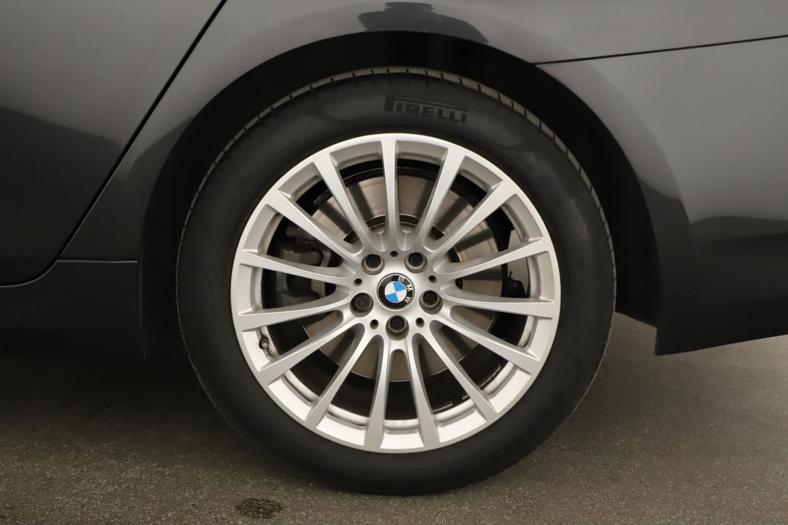 BMW 5 - 2023