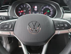 Volkswagen Passat - 2022