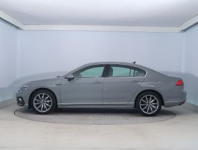 Volkswagen Passat - 2022