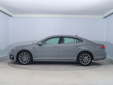 Volkswagen Passat - 2022